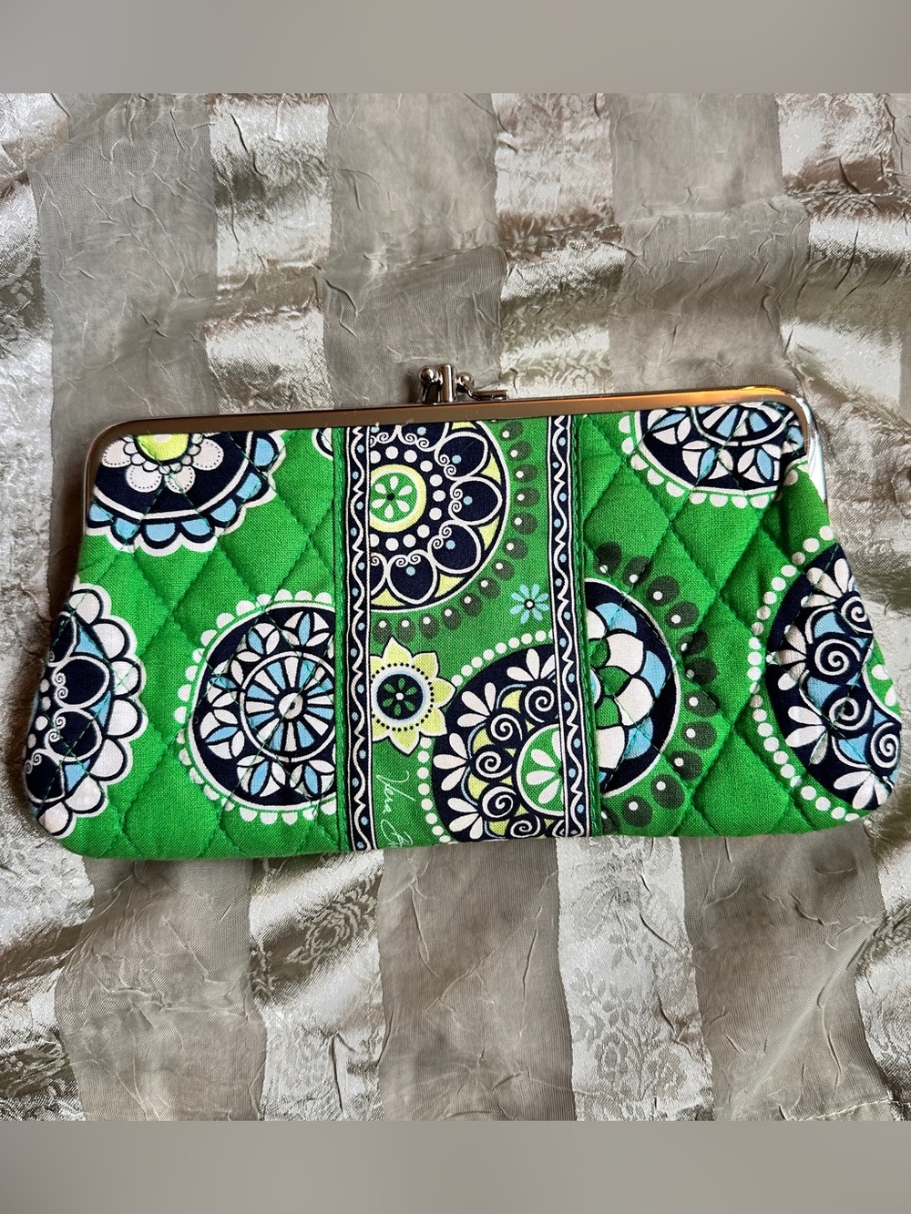 Y2K Vera Bradley Kiss lock clutch wallet in green cupcakes floral paisley